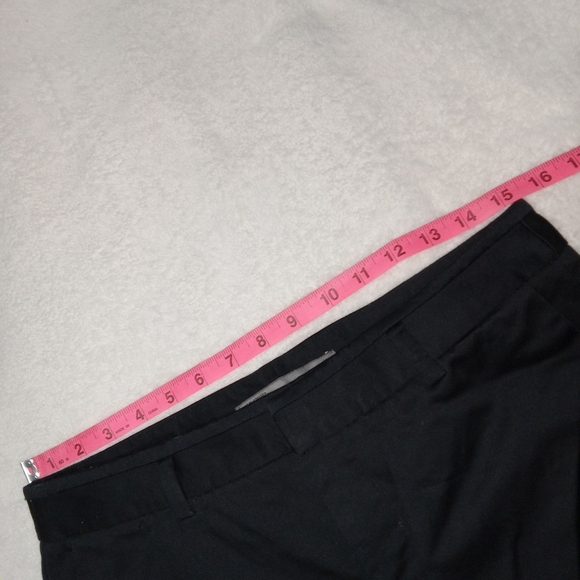 ZARA Basic Like New Black Cuffed Hem Chino Shorts size M - Picture 9 of 10